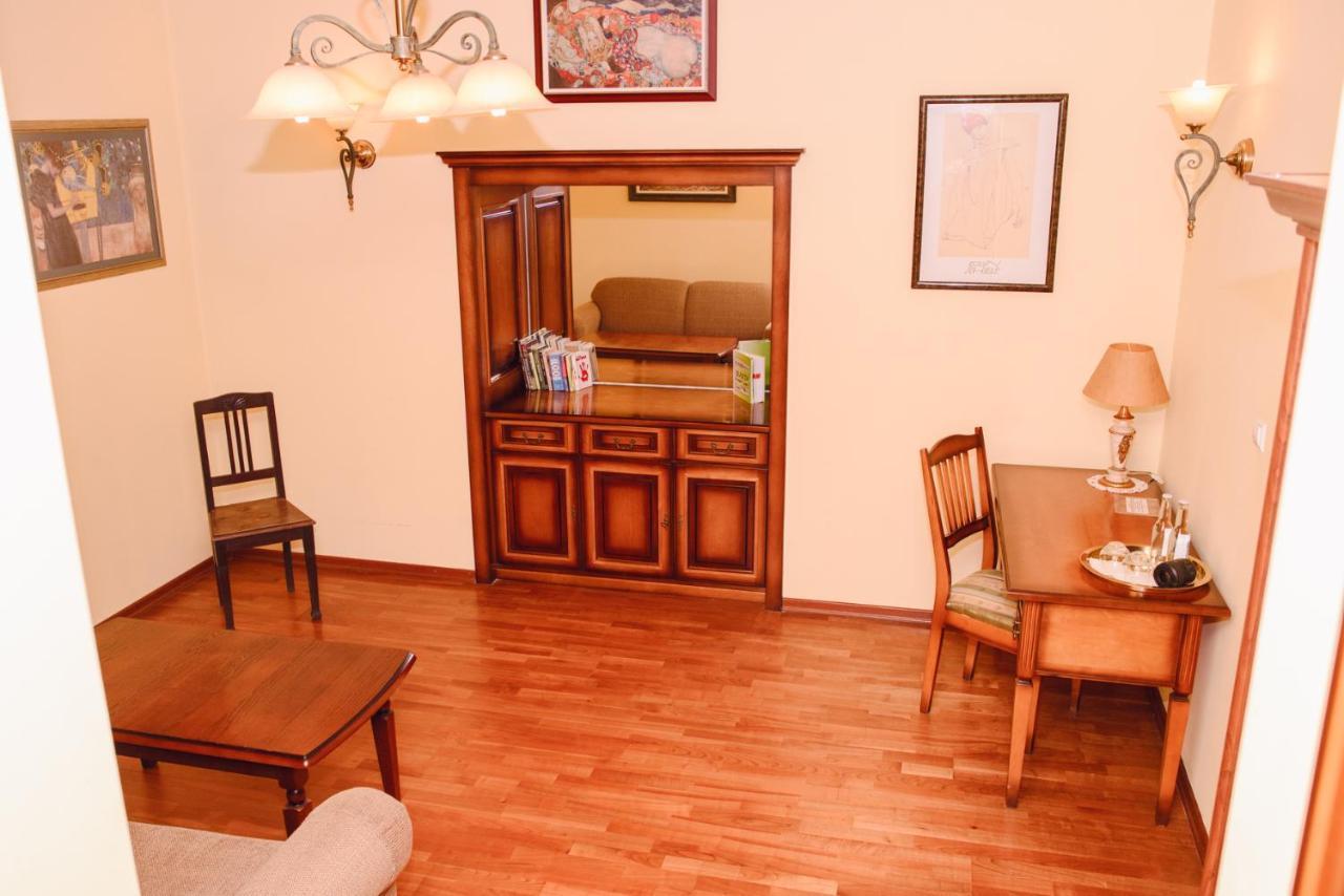 Palac W Malkowie Warta Extérieur photo